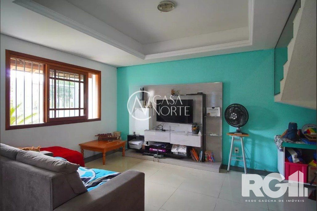 Casa à venda com 3 quartos, 280m², 1 suíte, 3 vagas, Rua Paulo Madureira Coelho no bairro Morro Santana em Porto Alegre