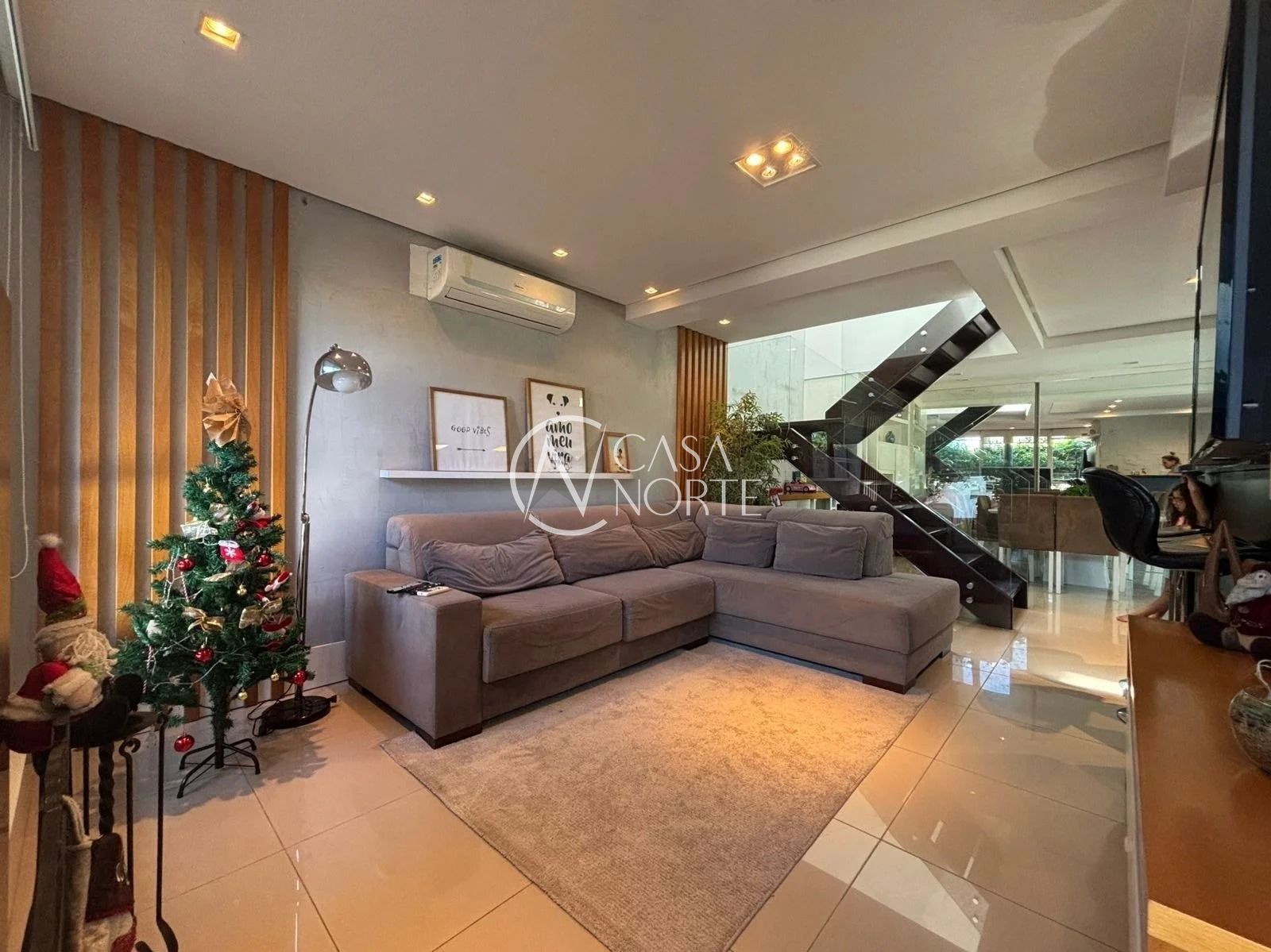 Casa de Condomínio à venda com 3 quartos, 194m², 1 suíte, 4 vagas, Rua Conselheiro Xavier da Costa no bairro Ipanema em Porto Alegre