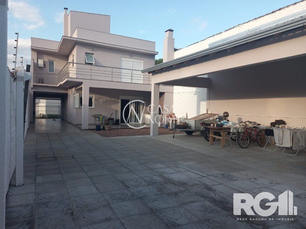 Casa à venda com 3 quartos, 229m², 1 suíte, 2 vagas, Rua Beberibe no bairro São Sebastião em Porto Alegre