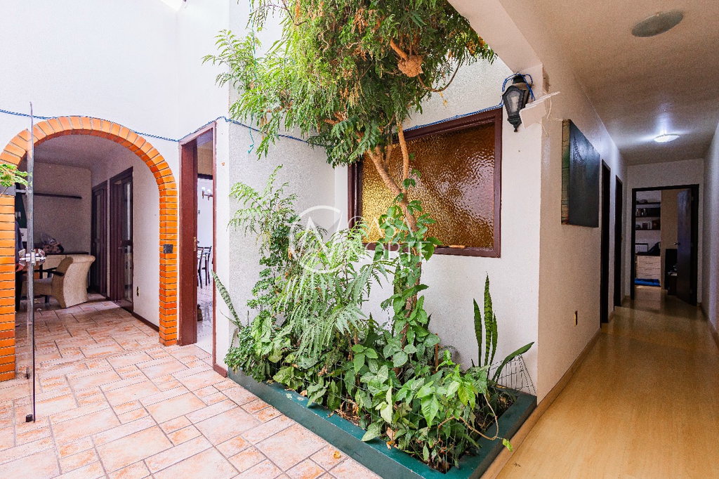 Casa à venda com 3 quartos, 173m², 1 suíte, 3 vagas, Rua Comandai no bairro Cristal em Porto Alegre