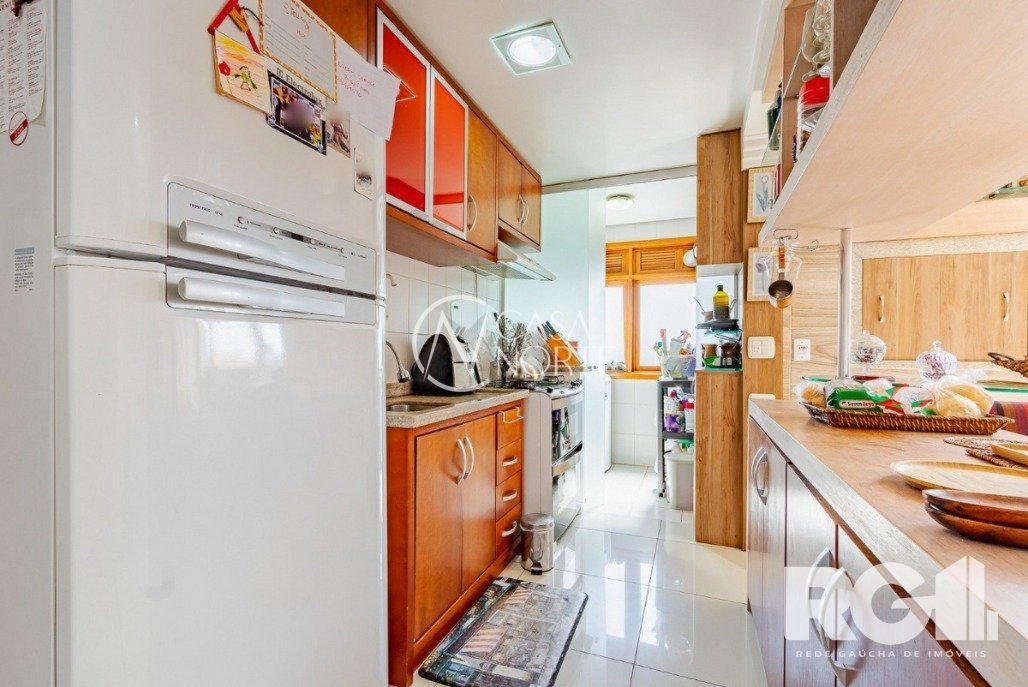 Duplex à venda com 3 quartos, 102m², 1 suíte, 2 vagas, Rua João Ernesto Schmidt no bairro Jardim Itu Sabará em Porto Alegre