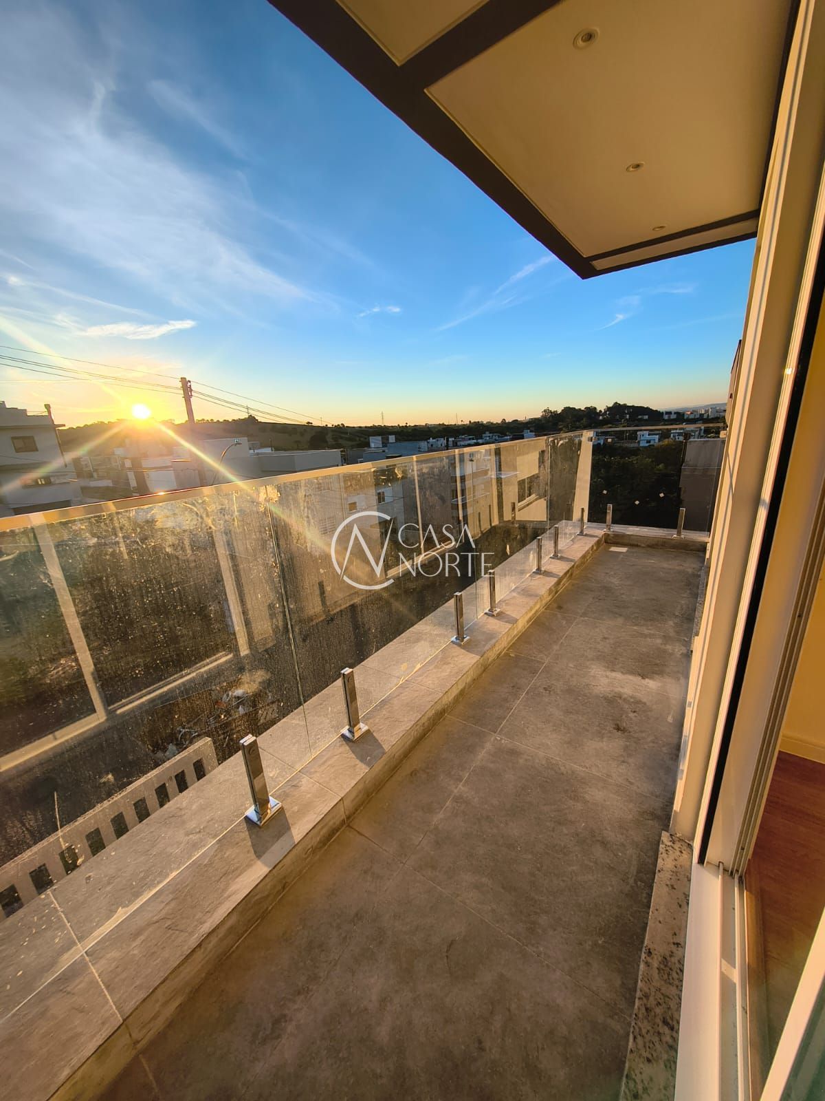 Casa de Condomínio à venda com 3 quartos, 156m², 1 suíte, 2 vagas, Rua Madre Clara no bairro Mário Quintana em Porto Alegre