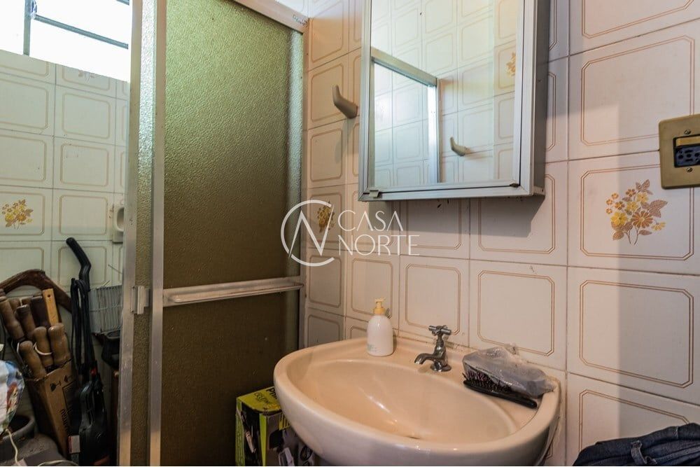 Casa à venda com 3 quartos, 264m², 1 suíte, 3 vagas, Guilherme Alves no bairro Partenon em Porto Alegre