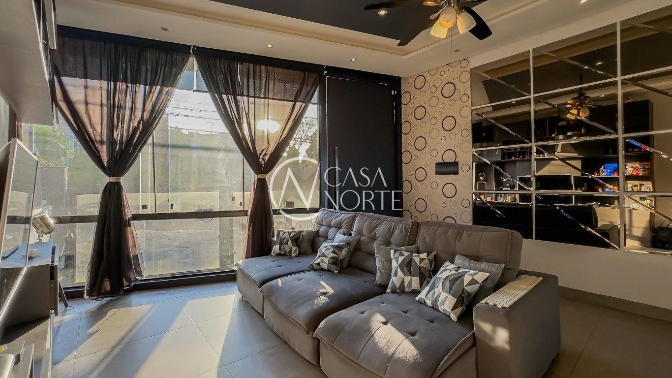 Casa à venda com 3 quartos, 264m², 1 suíte, 4 vagas, Rua Barão de Bagé no bairro Vila Jardim em Porto Alegre