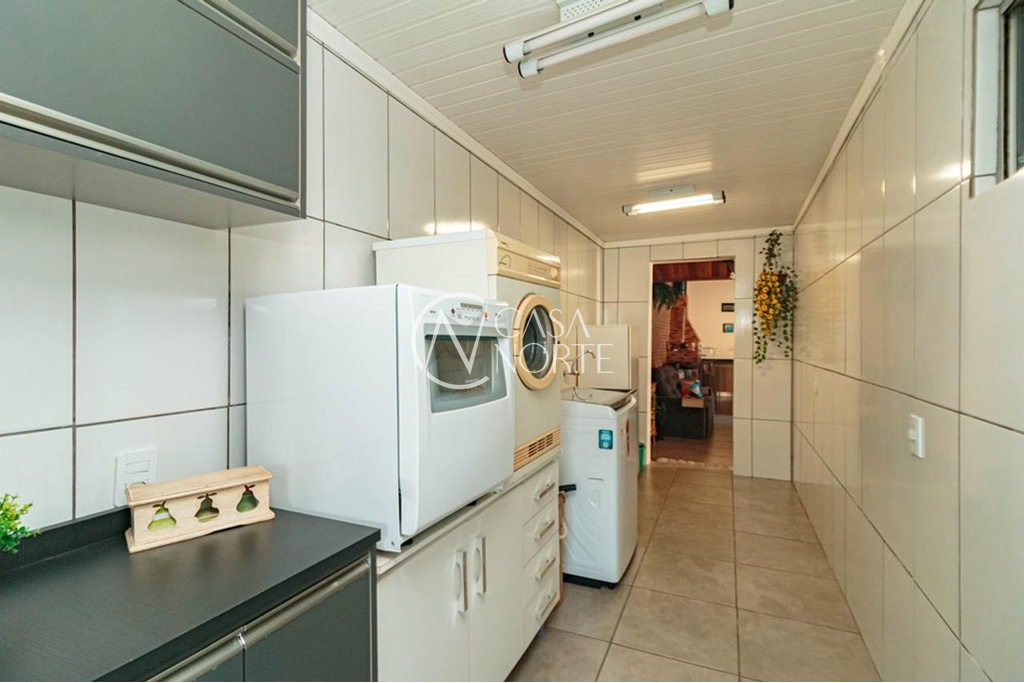 Casa à venda com 2 quartos, 151m², 2 vagas, Caetano La Porta no bairro Rubem Berta em Porto Alegre