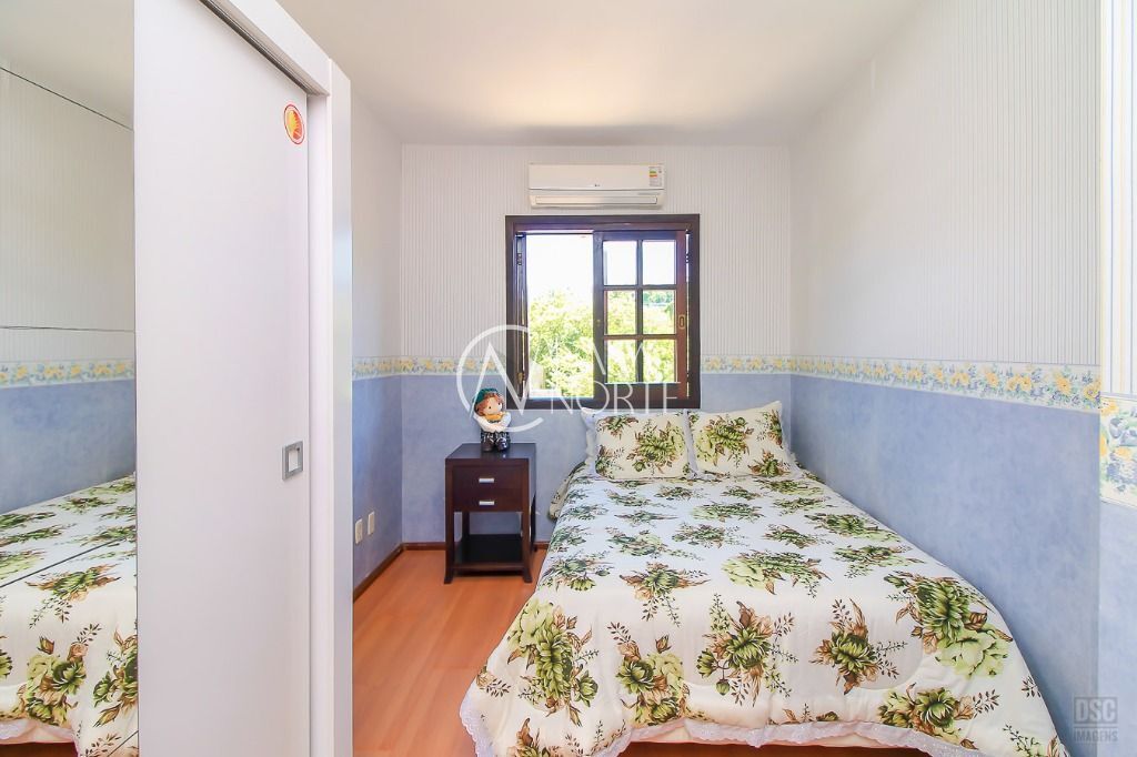 Casa à venda com 3 quartos, 198m², 1 suíte, 4 vagas, Doutor Egydio Michaelsen no bairro Cavalhada em Porto Alegre