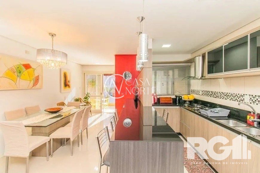 Casa à venda com 3 quartos, 204m², 2 suítes, 3 vagas, Rua Leite de Castro no bairro Jardim Planalto em Porto Alegre