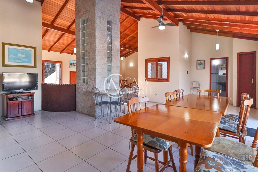 Casa à venda com 5 quartos, 383m², 2 suítes, 2 vagas, Déa Coufal no bairro Ipanema em Porto Alegre