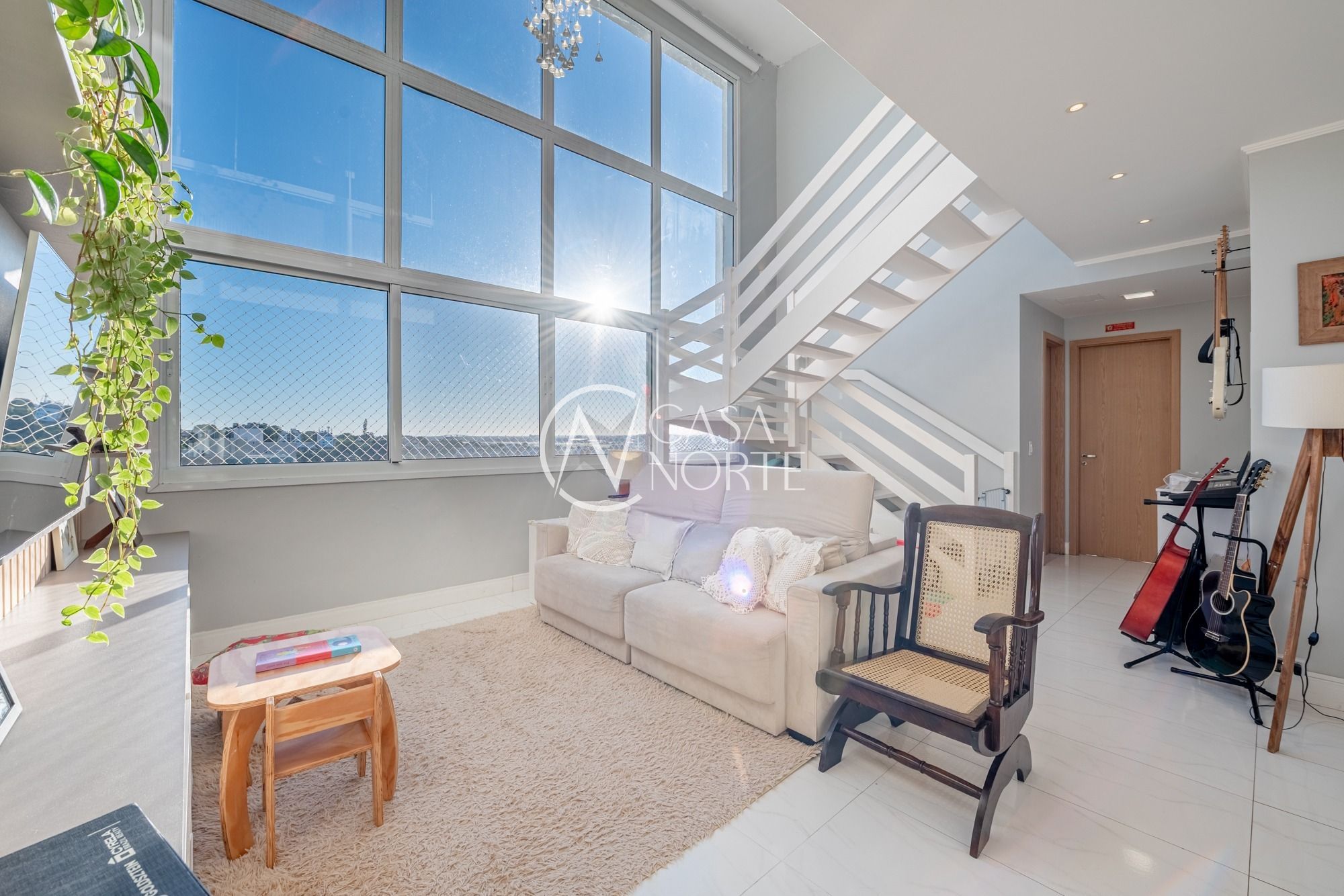 Duplex à venda com 3 quartos, 122m², 1 suíte, 2 vagas, Rua Mauro Guedes de Oliveira no bairro Jardim Lindóia em Porto Alegre