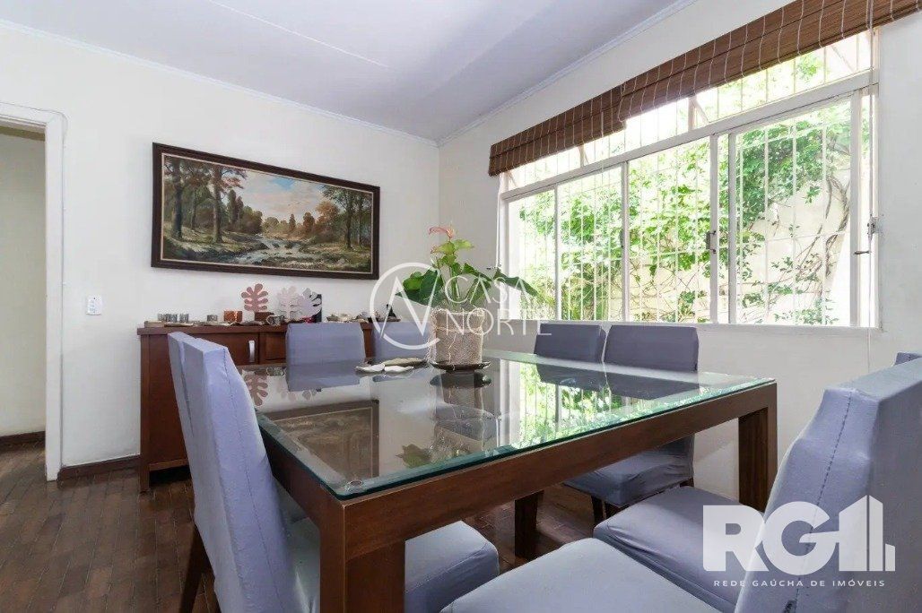 Casa à venda com 3 quartos, 224m², 1 suíte, 4 vagas, Rua Gaston Englert no bairro Vila Ipiranga em Porto Alegre