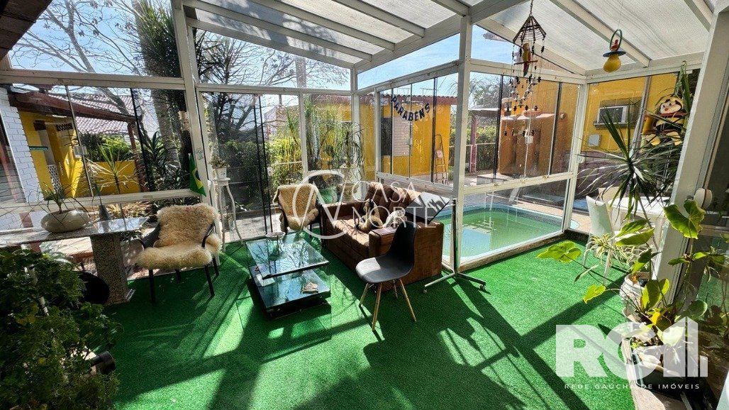 Casa à venda com 3 quartos, 300m², 4 vagas, Rua Somália no bairro Vila Ipiranga em Porto Alegre