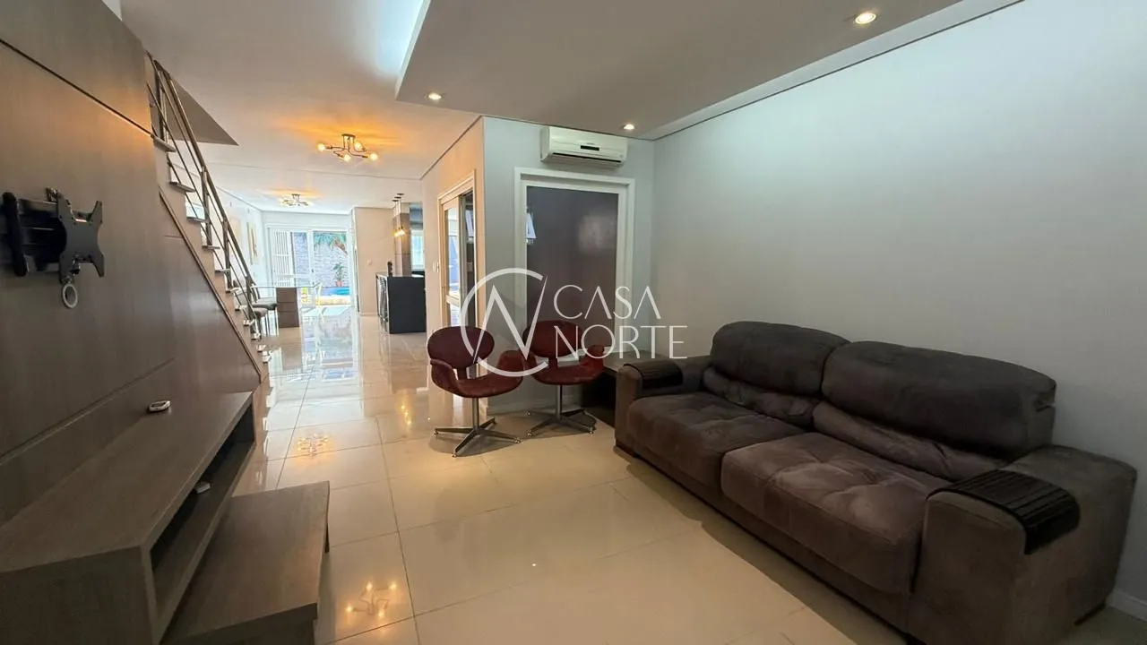 Casa à venda com 3 quartos, 210m², 2 suítes, 3 vagas, Rua Leite de Castro no bairro Vila Ipiranga em Porto Alegre