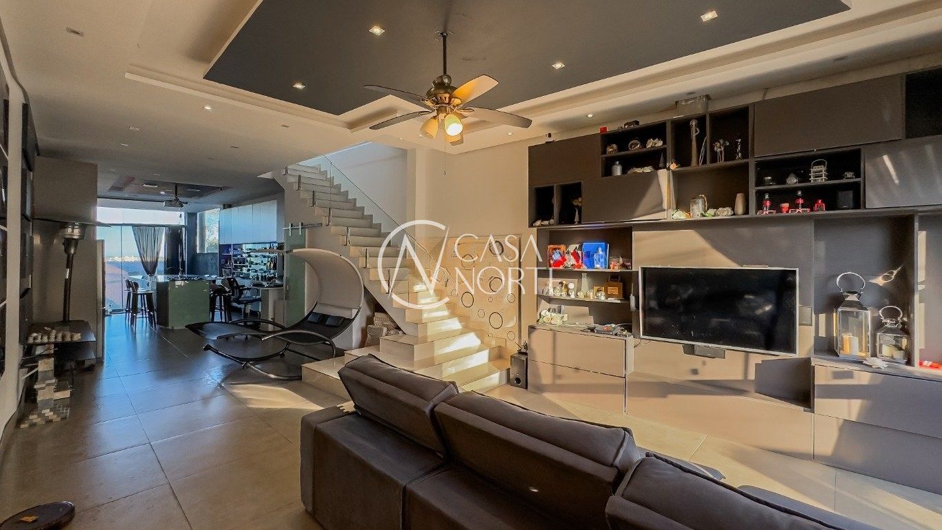 Casa à venda com 3 quartos, 264m², 1 suíte, 4 vagas, Rua Barão de Bagé no bairro Vila Jardim em Porto Alegre