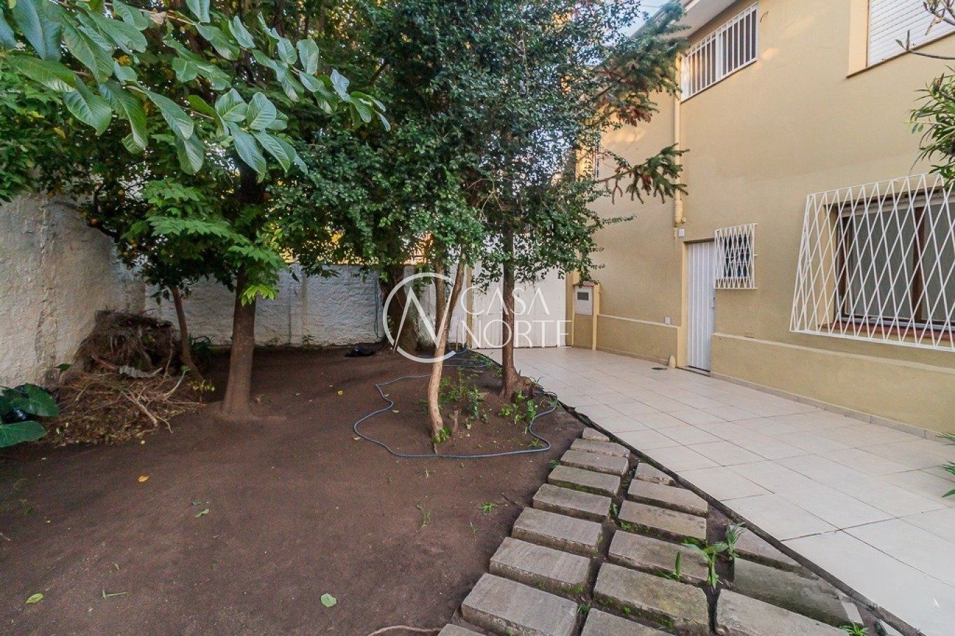 Casa à venda com 3 quartos, 307m², 1 suíte, 2 vagas, Rua Frederico Mentz no bairro Navegantes em Porto Alegre