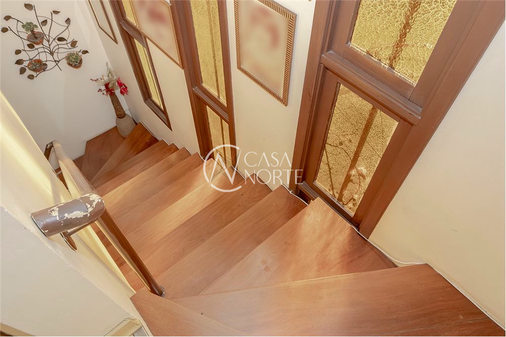 Casa à venda com 4 quartos, 174m², 1 suíte, 8 vagas, Ramiro Barcelos no bairro Moinhos de Vento em Porto Alegre