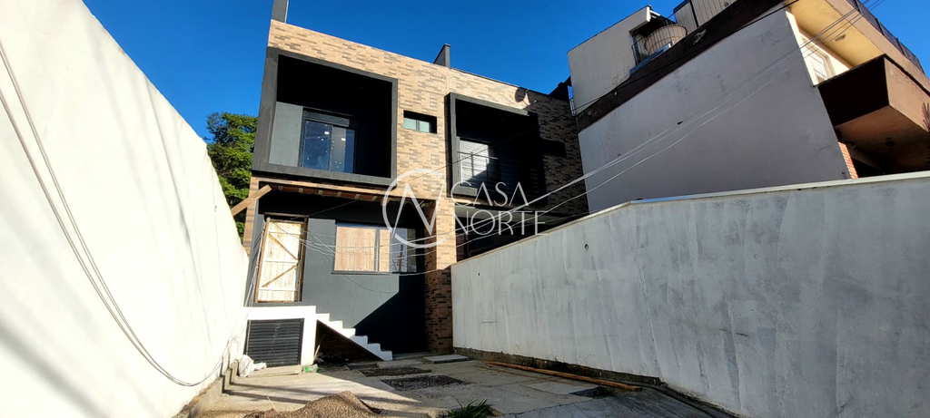 Casa à venda com 3 quartos, 210m², 3 suítes, 4 vagas, Matias José Bins no bairro Chácara das Pedras em Porto Alegre