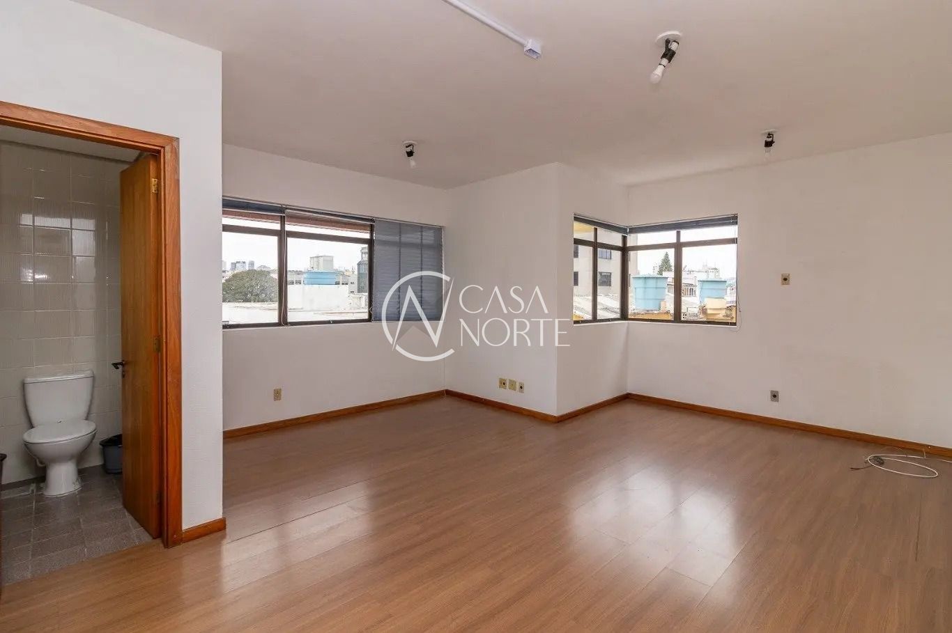 Sala Comercial à venda , 40m², 1 vaga, Rua Barão do Gravataí no bairro Menino Deus em Porto Alegre