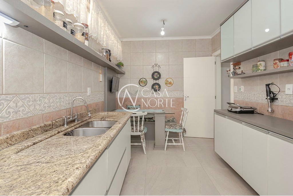 Casa à venda com 3 quartos, 176m², 2 suítes, 4 vagas, Rua Ari Barroso no bairro Sarandi em Porto Alegre