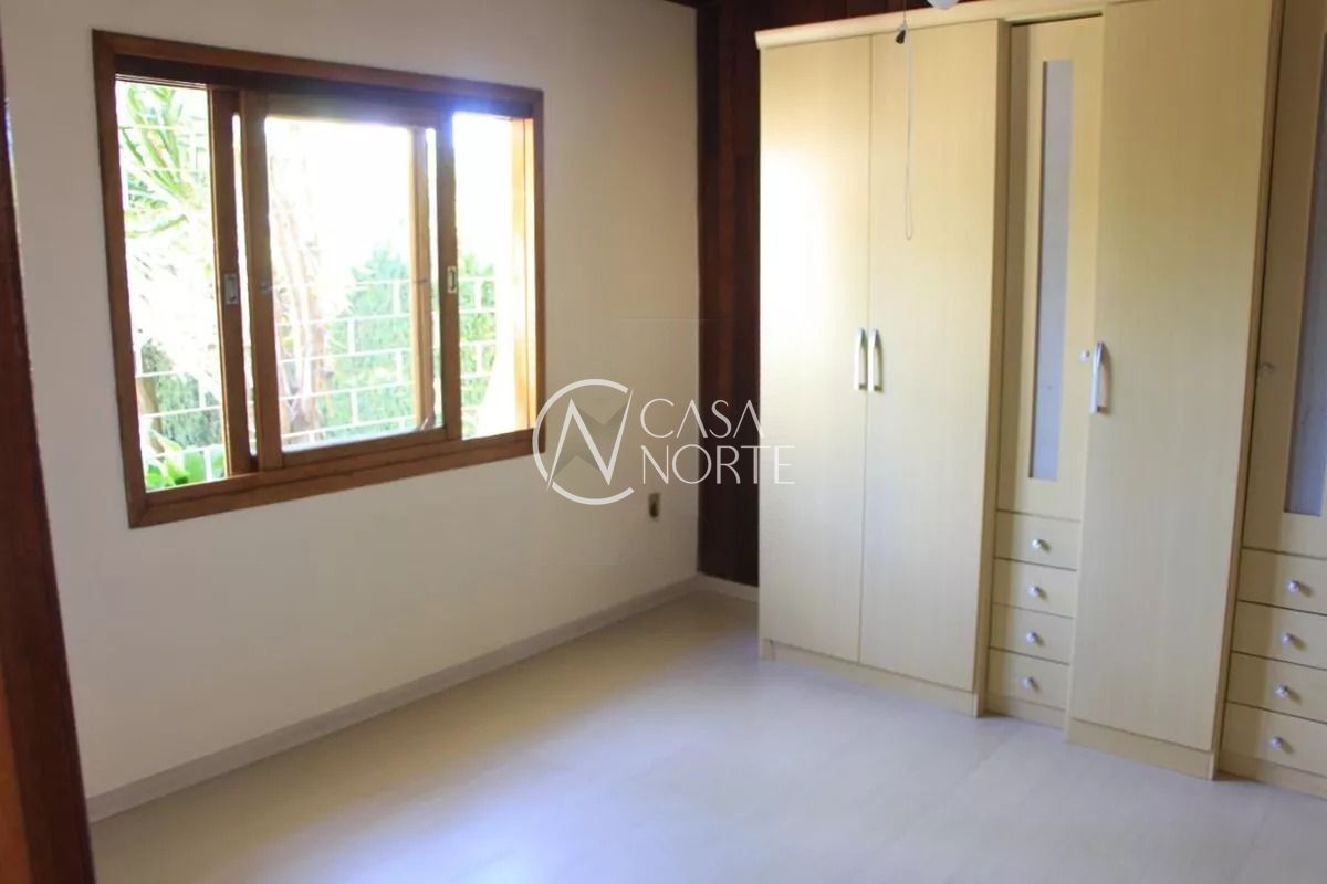 Casa à venda com 3 quartos, 366m², 1 suíte, 3 vagas, Travessa Pedro Raupp no bairro Jardim Itu em Porto Alegre