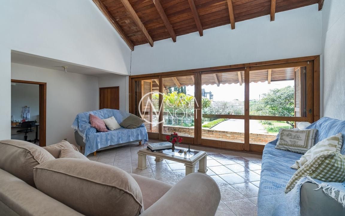 Casa à venda com 5 quartos, 417m², 2 suítes, 3 vagas, Rua Chafic João Scaf no bairro Jardim Itu em Porto Alegre