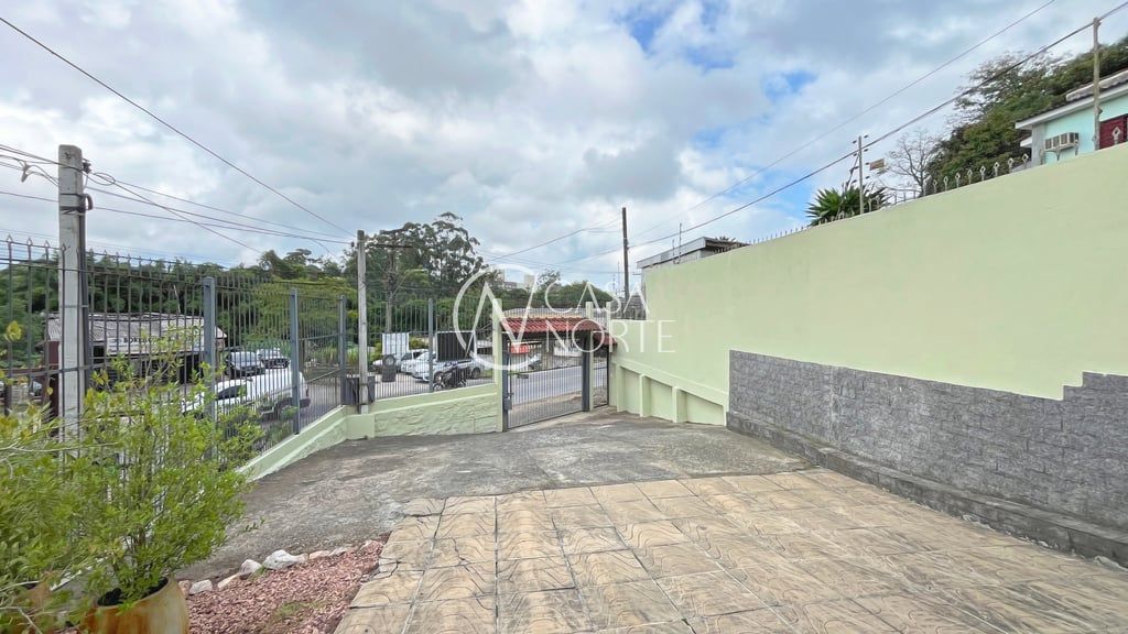 Casa à venda com 3 quartos, 156m², 1 suíte, 6 vagas, Vicente Monteggia no bairro Vila Nova em Porto Alegre