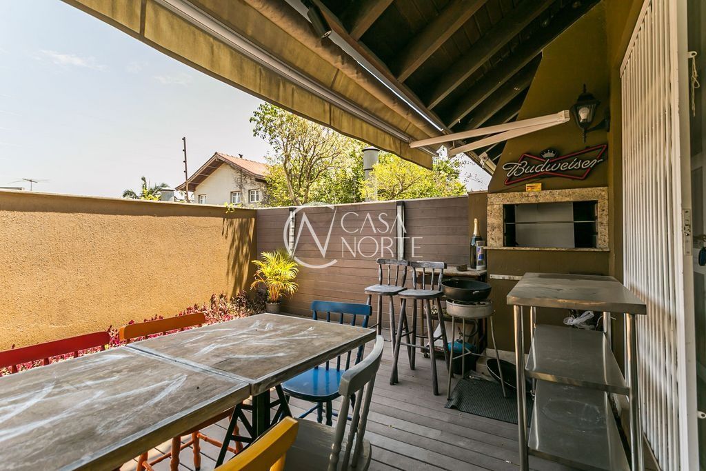 Casa de Condomínio à venda com 3 quartos, 284m², 3 suítes, 2 vagas, Rua São Leopoldo no bairro Chácara das Pedras em Porto Alegre
