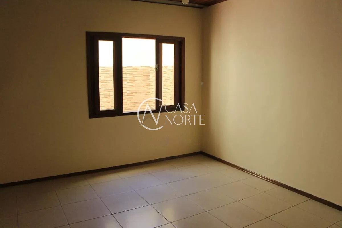 Casa à venda com 3 quartos, 366m², 1 suíte, 3 vagas, Travessa Pedro Raupp no bairro Jardim Itu em Porto Alegre