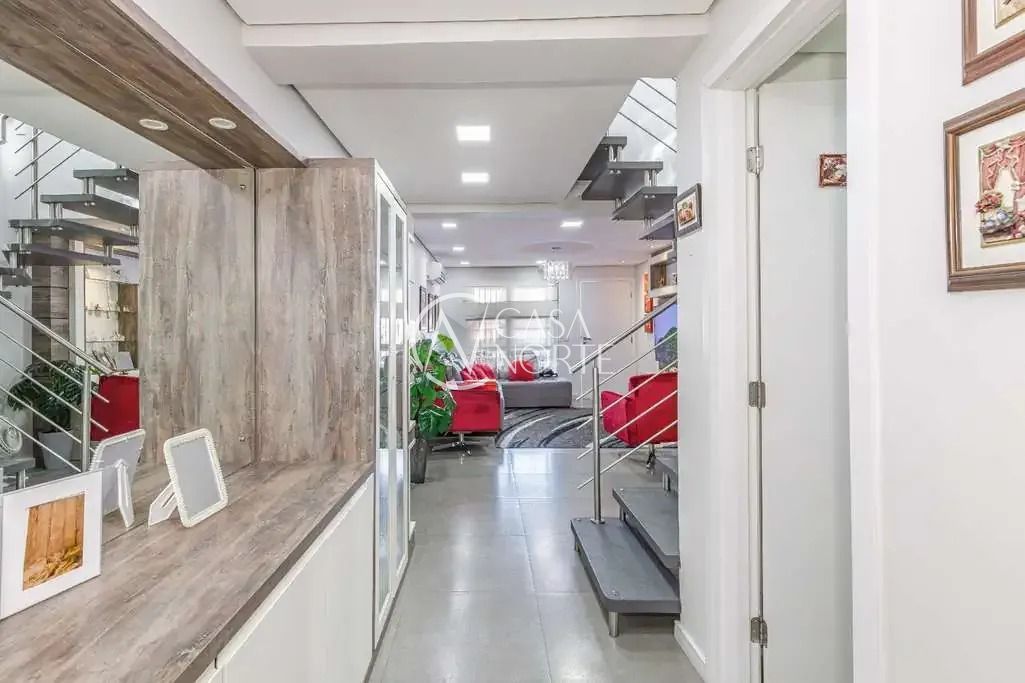 Casa à venda com 3 quartos, 350m², 1 suíte, 2 vagas, Rua Bartolomeu Dias no bairro Jardim Planalto em Porto Alegre