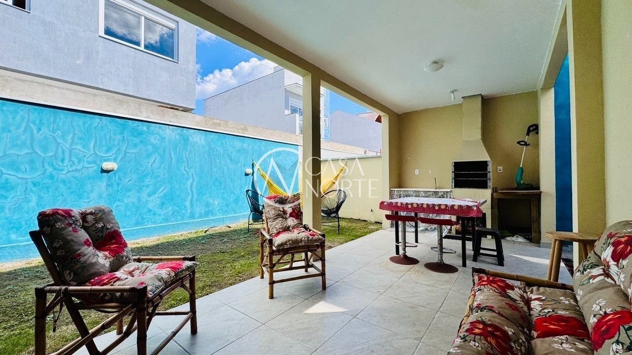 Casa de Condomínio à venda com 3 quartos, 140m², 1 suíte, 4 vagas, Rua Deputado Hugo Mardini no bairro Passo das Pedras em Porto Alegre