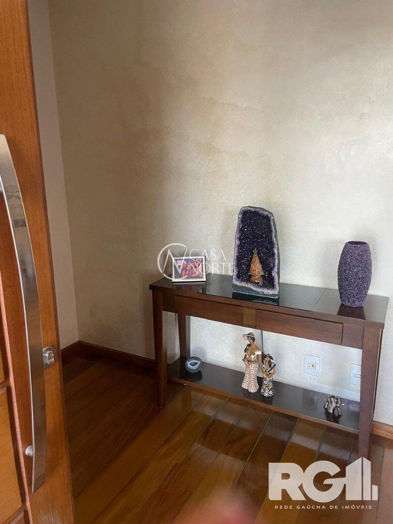 Casa à venda com 4 quartos, 406m², 1 suíte, 5 vagas, Rua Vinte e Quatro de Agosto no bairro Jardim Sabará em Porto Alegre