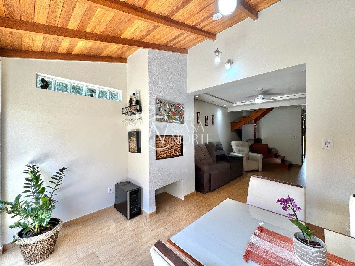 Casa à venda com 3 quartos, 125m², 1 suíte, 2 vagas, Rua Manoel Bandeira no bairro Jardim Itu Sabará em Porto Alegre