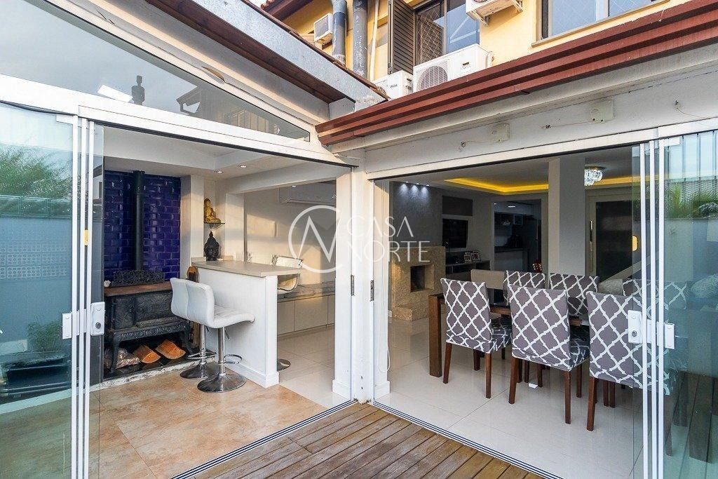 Casa de Condomínio à venda com 4 quartos, 180m², 2 suítes, 2 vagas, Rua Manoel Lopes Meirelles no bairro Jardim Sabará em Porto Alegre