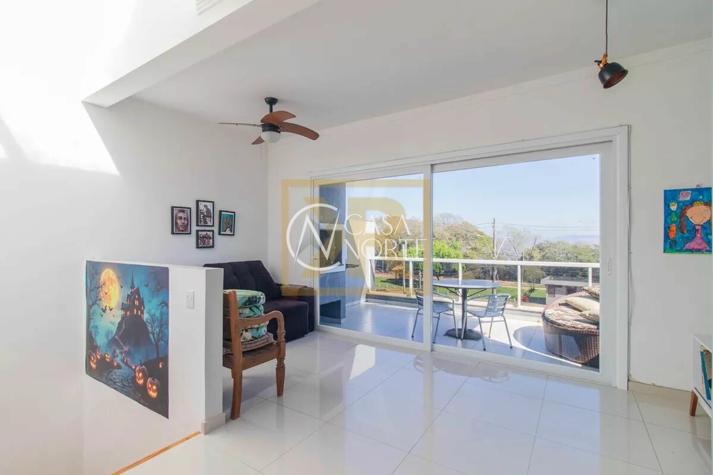Casa à venda com 3 quartos, 180m², 1 suíte, 4 vagas, Avenida Guaíba no bairro Ipanema em Porto Alegre
