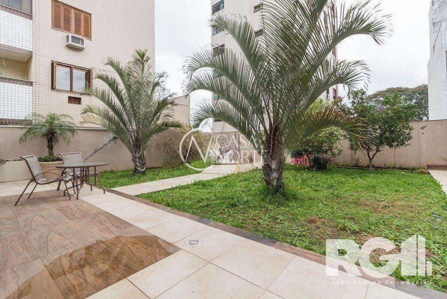 Casa à venda com 4 quartos, 233m², 1 suíte, 3 vagas, Rua Maestro Salvador Campanella no bairro Jardim Itu em Porto Alegre