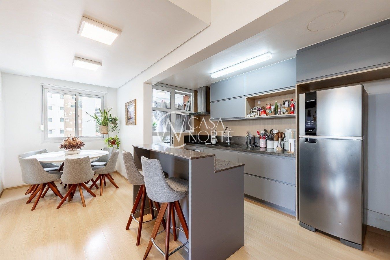 Apartamento à venda com 2 quartos, 82m², 1 suíte, 1 vaga, Rua Líbero Badaró no bairro Passo da Areia em Porto Alegre