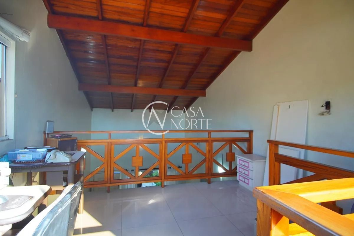 Casa à venda com 5 quartos, 140m², 1 vaga, Avenida Bernardino Silveira Pastoriza no bairro Santa Rosa de Lima em Porto Alegre