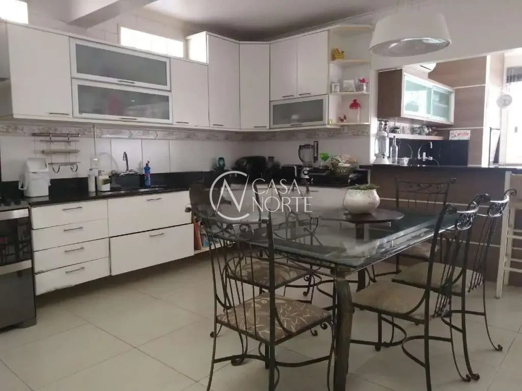 Casa à venda com 3 quartos, 330m², 1 suíte, 2 vagas, Rua Sylvio Sanson no bairro Sarandi em Porto Alegre