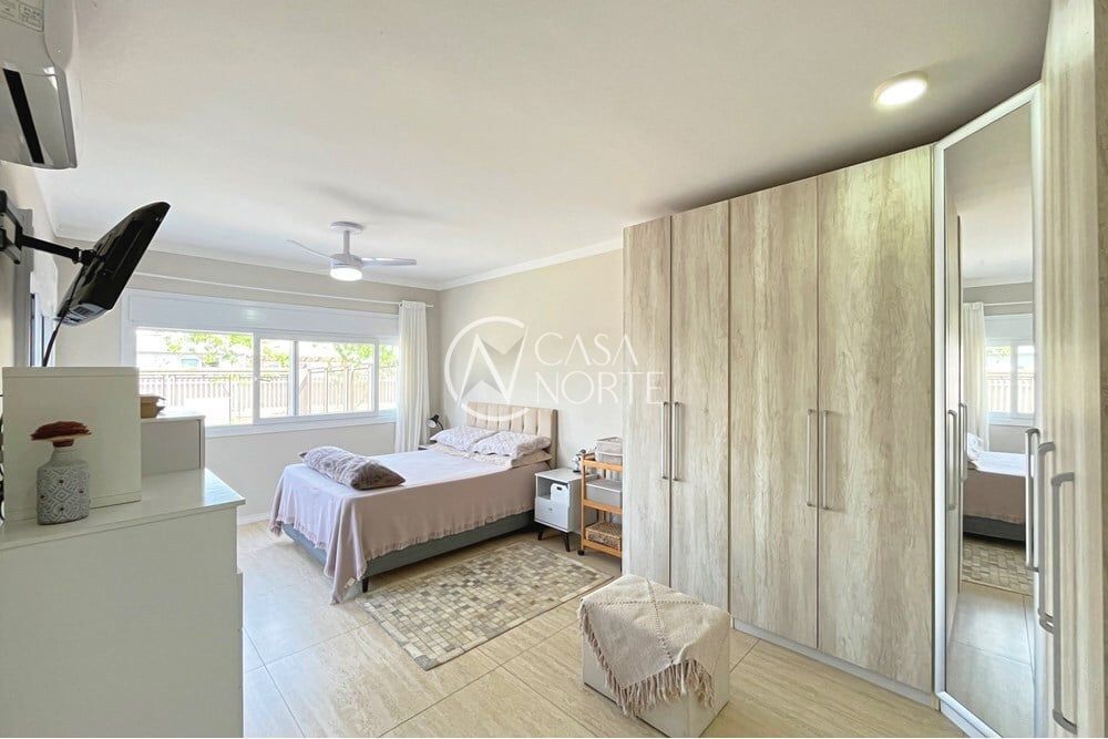 Casa à venda com 3 quartos, 154m², 3 suítes, 2 vagas, Jean Vardaramatos no bairro Hípica em Porto Alegre