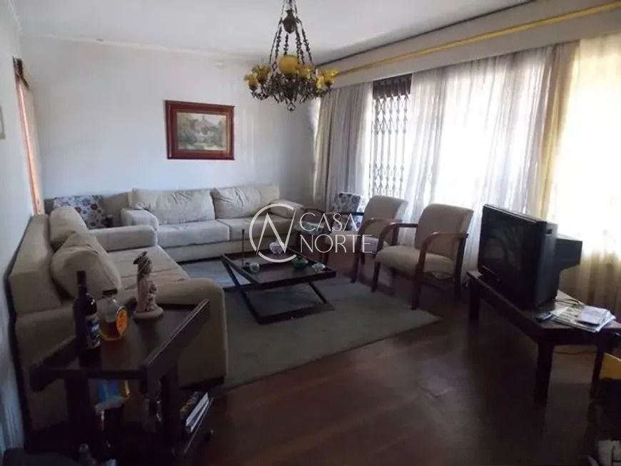 Casa à venda com 3 quartos, 211m², 1 suíte, 4 vagas, Avenida Benno Mentz no bairro Vila Ipiranga em Porto Alegre