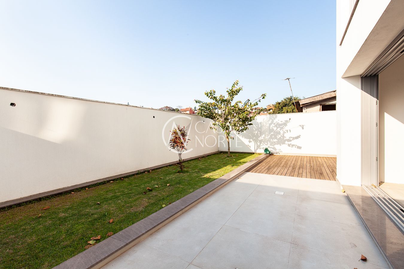 Apartamento Garden à venda com 3 quartos, 215m², 1 suíte, 2 vagas, Rua Miracema no bairro Chácara das Pedras em Porto Alegre