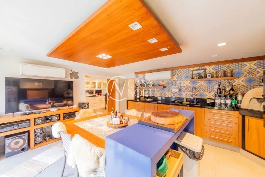 Casa à venda com 3 quartos, 400m², 3 suítes, 4 vagas, Rua Ely Costa no bairro Boa Vista em Porto Alegre