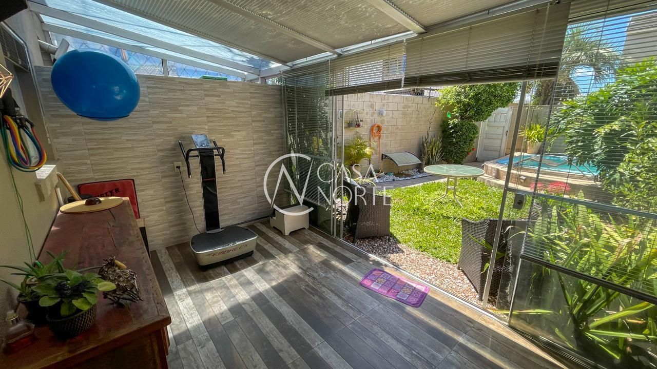 Casa de Condomínio à venda com 4 quartos, 194m², 1 suíte, 2 vagas, Rua Augusto Attílio Giordani no bairro Jardim Lindóia em Porto Alegre