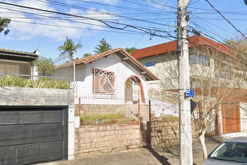 Casa à venda com 2 quartos, 144m², 1 suíte, 3 vagas, Rua João Paetzel no bairro Chácara das Pedras em Porto Alegre