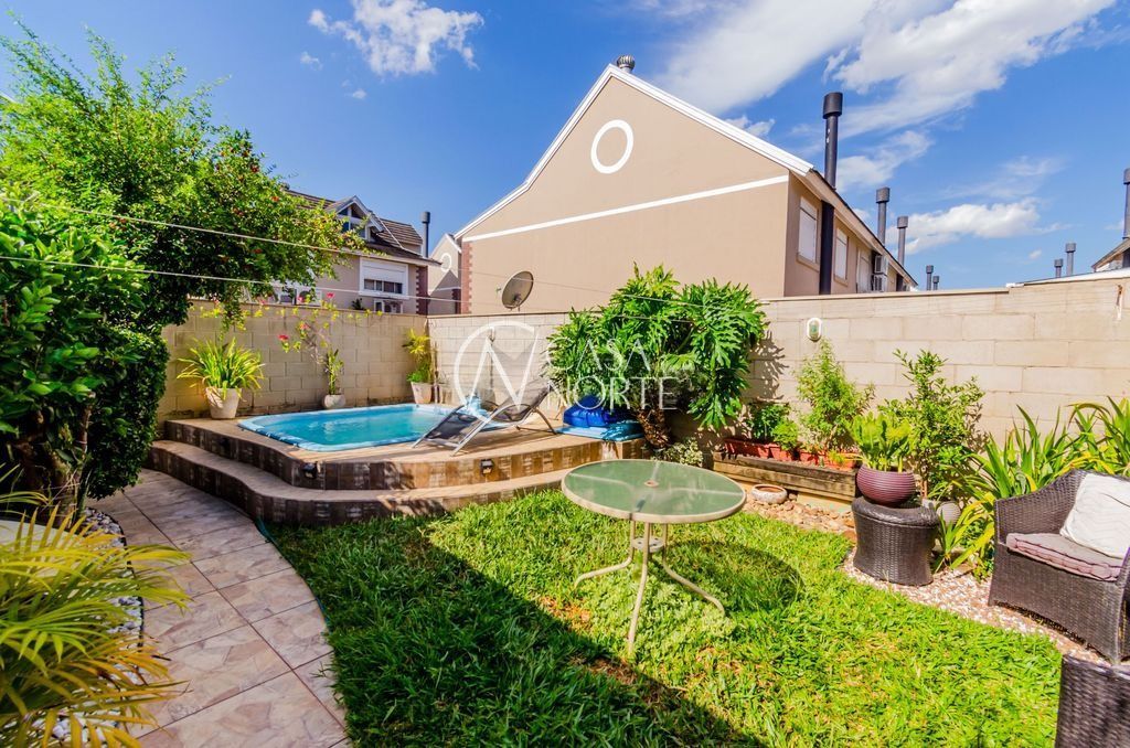 Casa de Condomínio à venda com 3 quartos, 194m², 1 suíte, 2 vagas, Rua Augusto Attílio Giordani no bairro Jardim Floresta em Porto Alegre