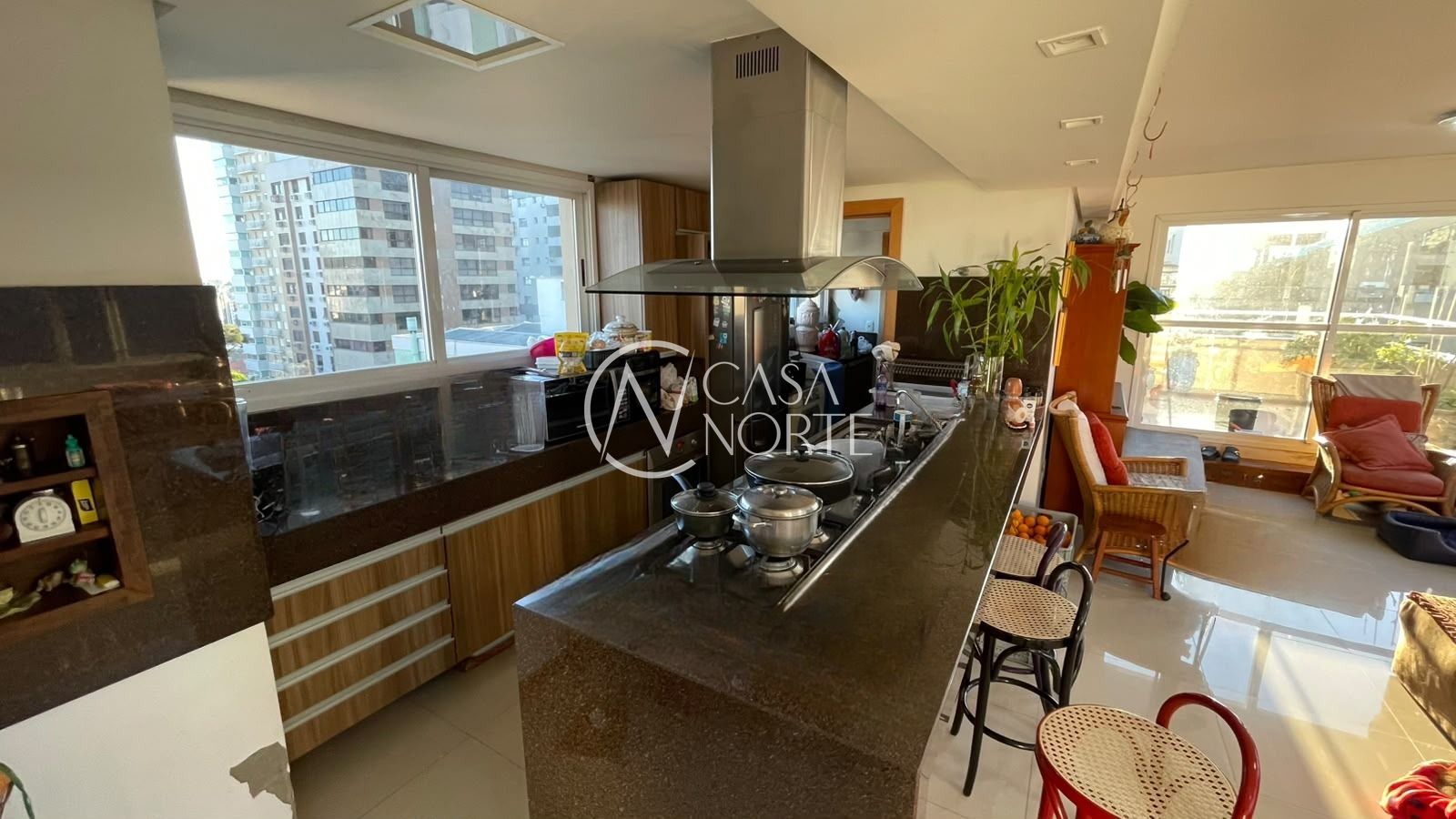 Cobertura à venda com 3 quartos, 157m², 3 suítes, 4 vagas, Avenida Pirapó no bairro Petrópolis em Porto Alegre