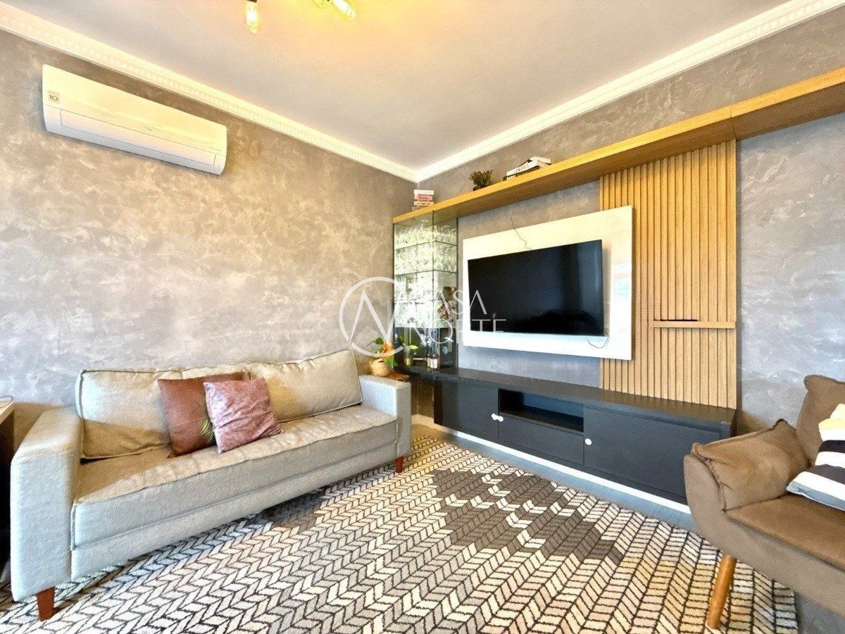 Casa à venda com 4 quartos, 328m², 1 suíte, 4 vagas, Rua Dom Pedrito no bairro Passo da Areia em Porto Alegre