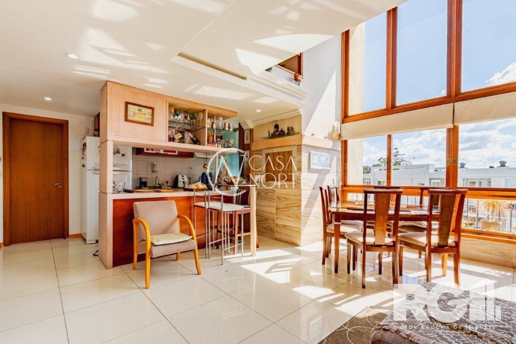 Duplex à venda com 3 quartos, 102m², 1 suíte, 2 vagas, Rua João Ernesto Schmidt no bairro Jardim Itu Sabará em Porto Alegre