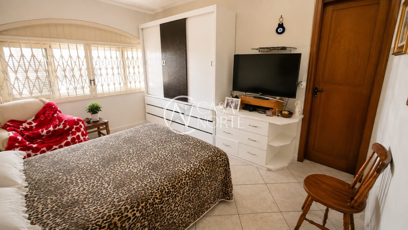 Casa à venda com 3 quartos, 360m², 1 suíte, 5 vagas, Rua Congo no bairro Vila Ipiranga em Porto Alegre