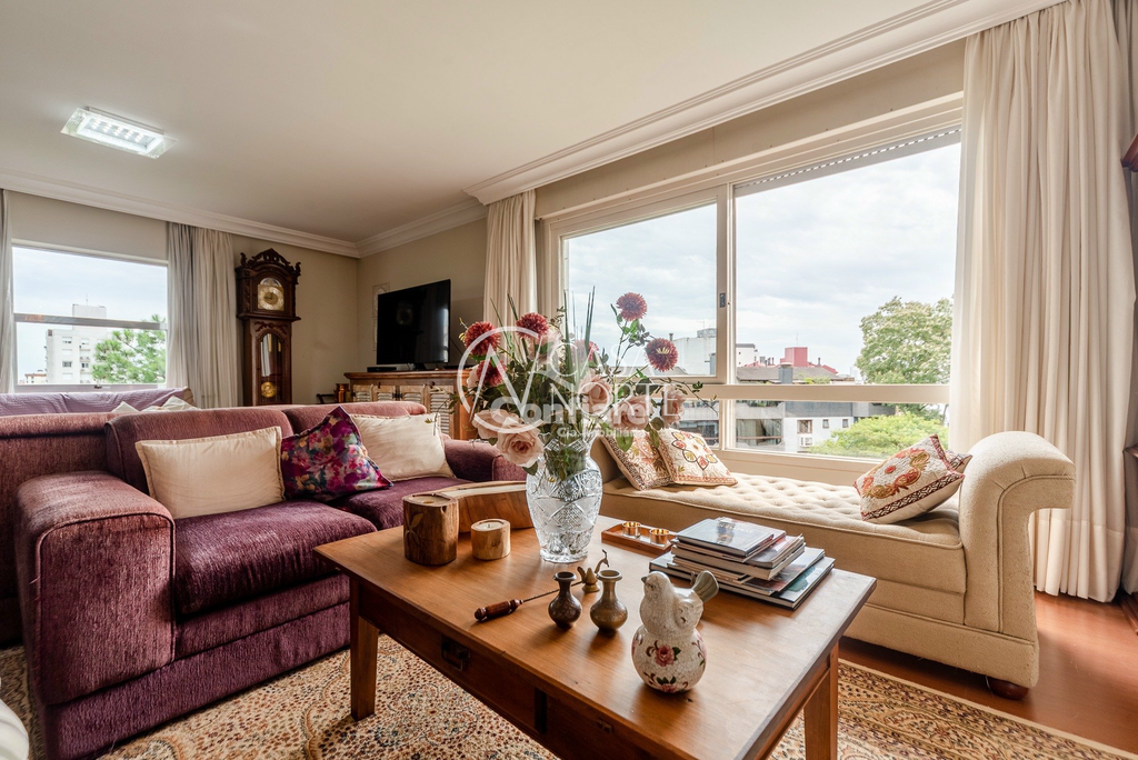 Apartamento à venda com 4 quartos, 201m², 2 suítes, 2 vagas, Avenida Encantado no bairro Petrópolis em Porto Alegre