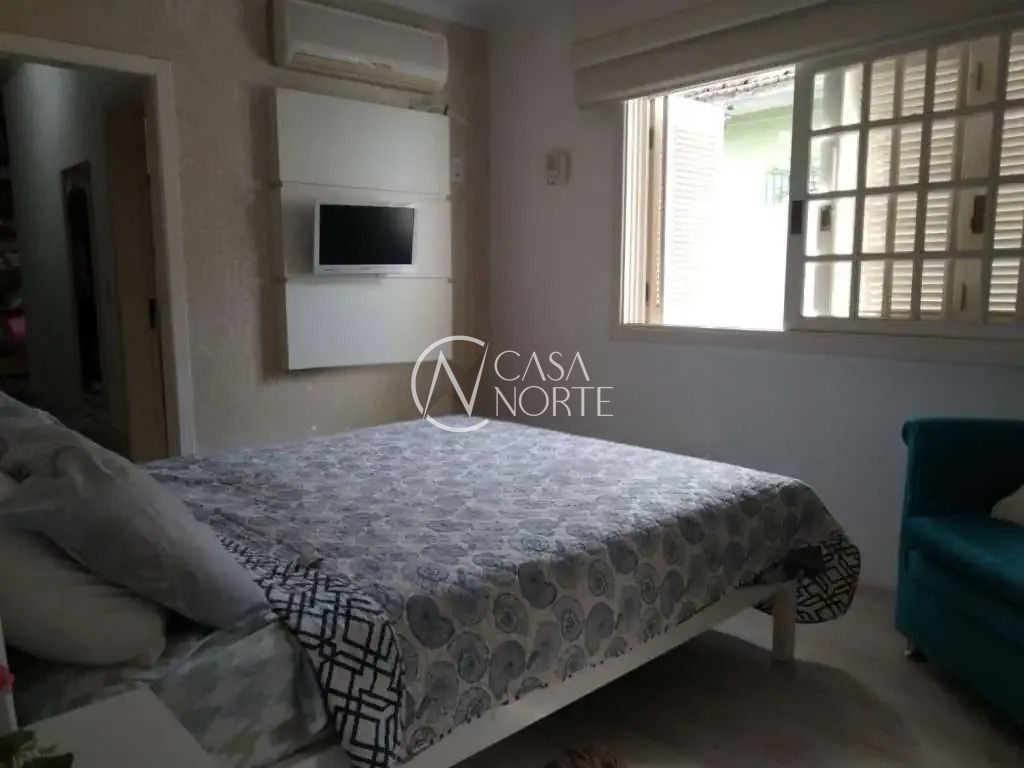 Casa à venda com 3 quartos, 330m², 1 suíte, 2 vagas, Rua Sylvio Sanson no bairro Sarandi em Porto Alegre